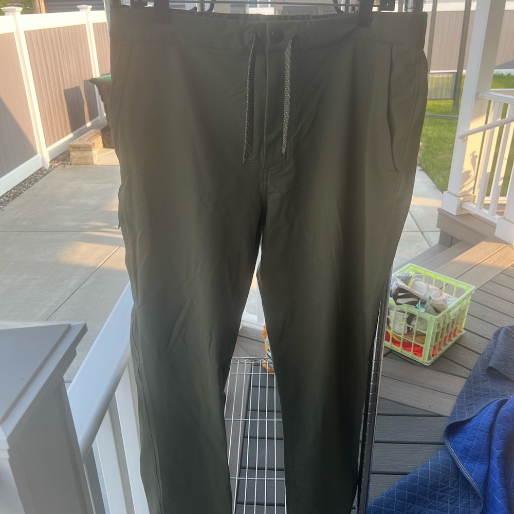 Patagonia Green Chinos Versatile and Stylish